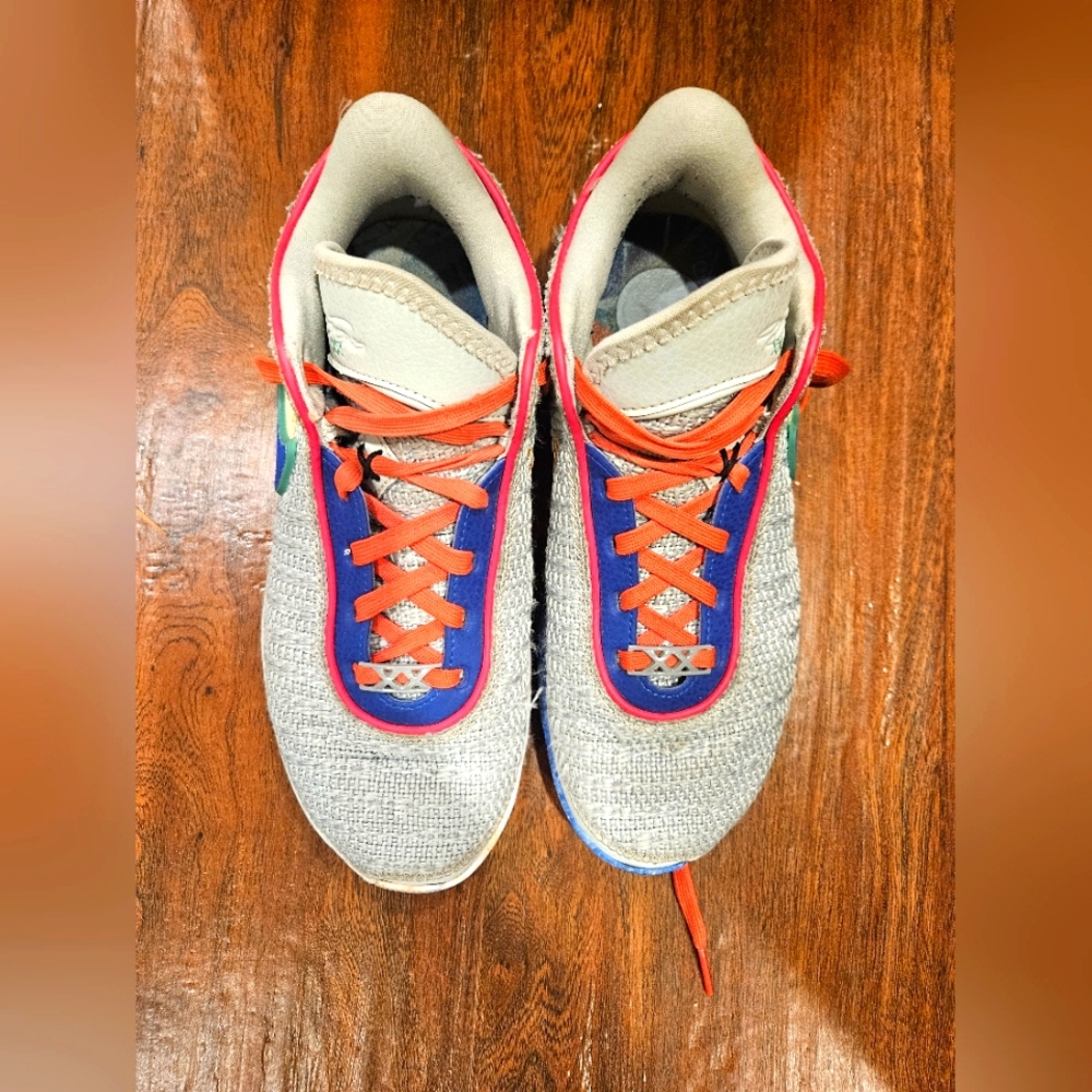Nike LeBron basketball 6Y shoes